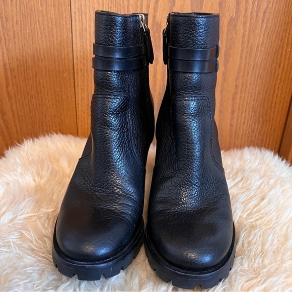 Tory Burch Leigh Lug Sole Black Leather Bootie Sz-7 - Picture 3 of 12
